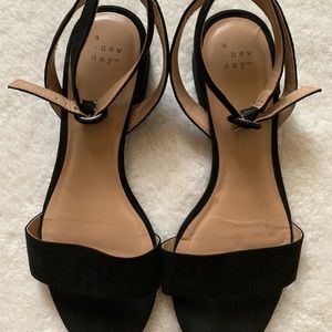 Women’s black strappy heel